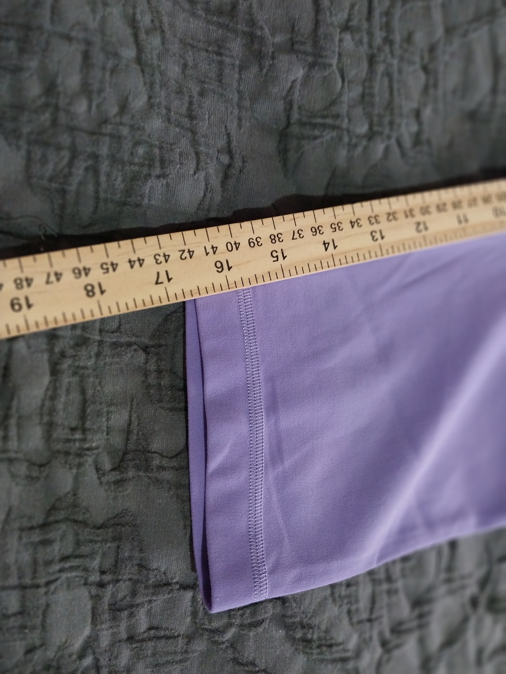 lululemon athletica Women"s Lavender Capri Leggings - Picture 8 of 9